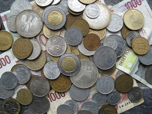 mince a papírové peníze
