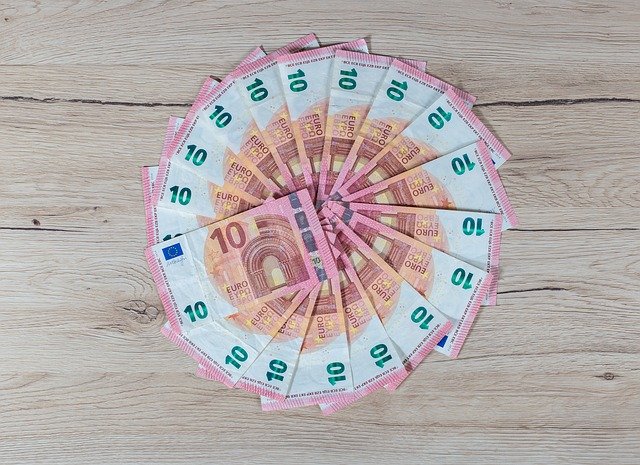 kruh z 10 euro bankovek